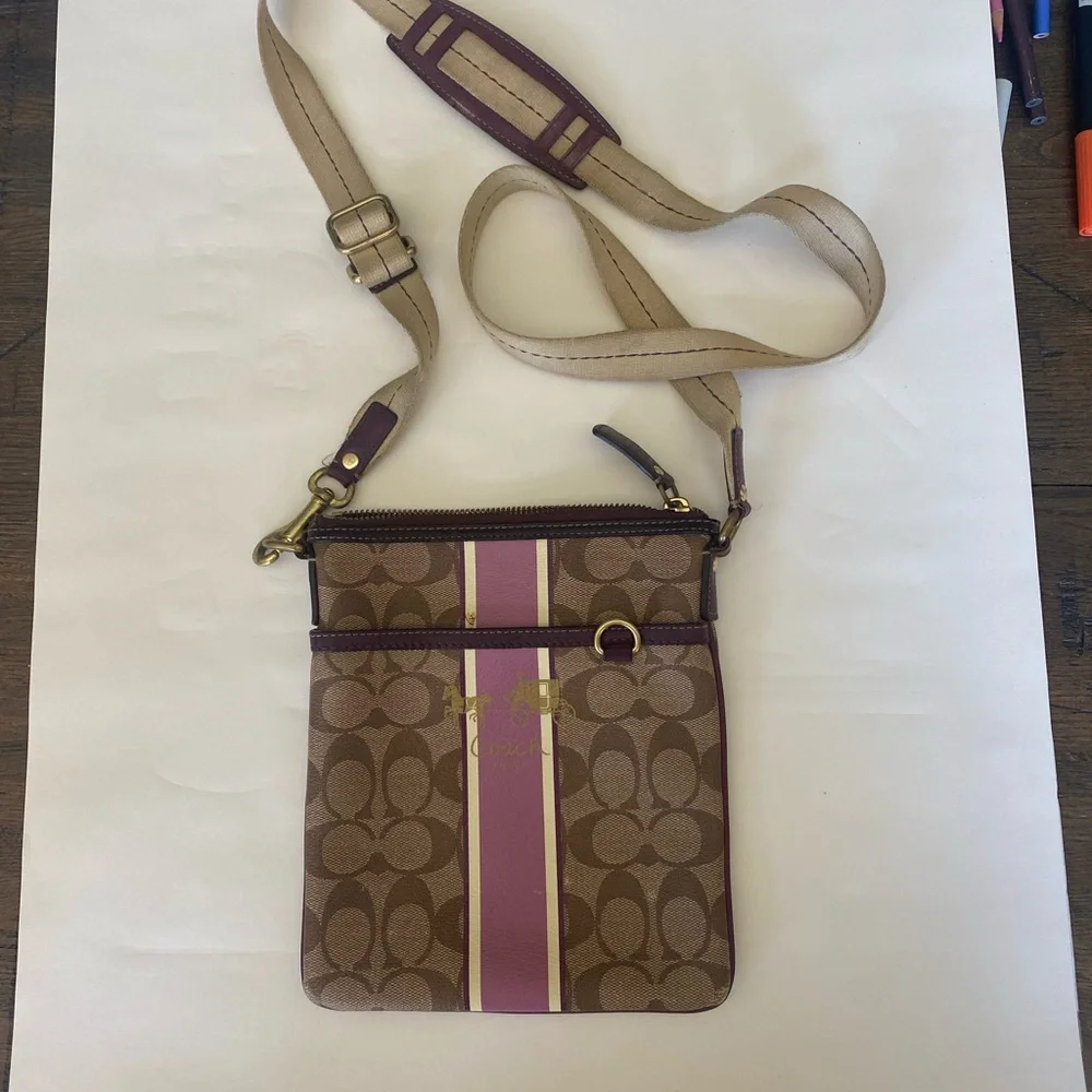 Coach crossbody purse - Picture 2 of 5